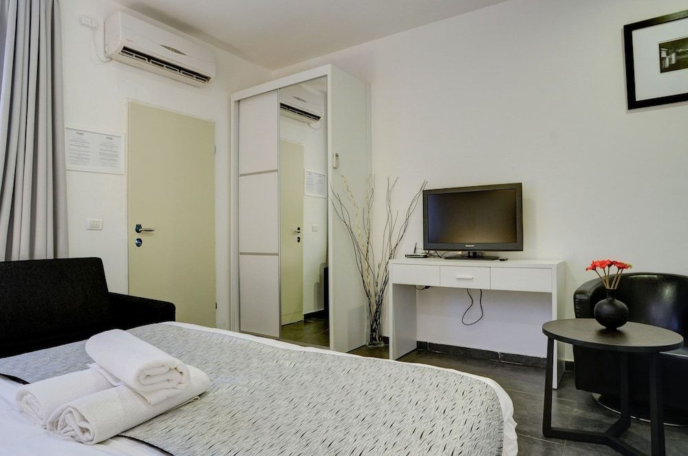 undefined Geula Suites 8