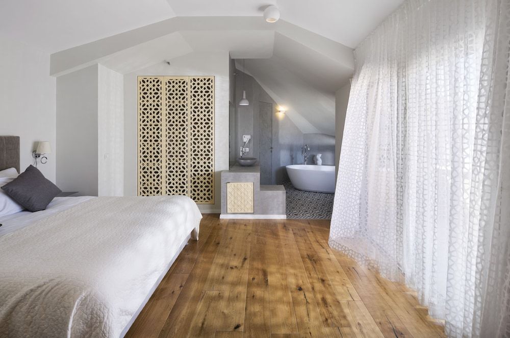 Margosa Suite, City View, Balcony