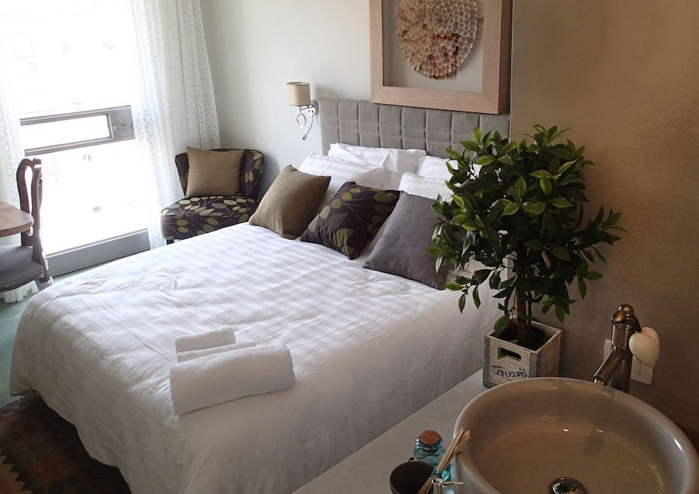 Margosa Hotel Classic Room, Balcony, City View 3