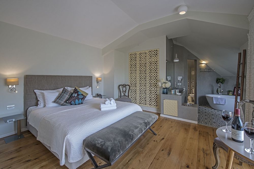 Margosa Suite, City View, Balcony