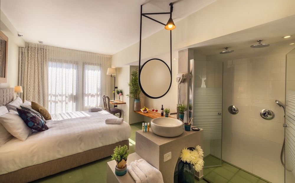 Margosa Hotel Classic Room, Balcony, City View 5