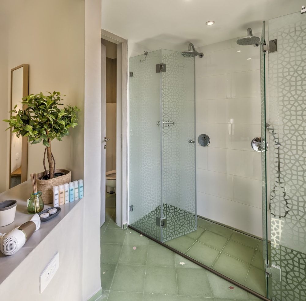 Margosa Hotel Classic Room, Balcony, City View 9