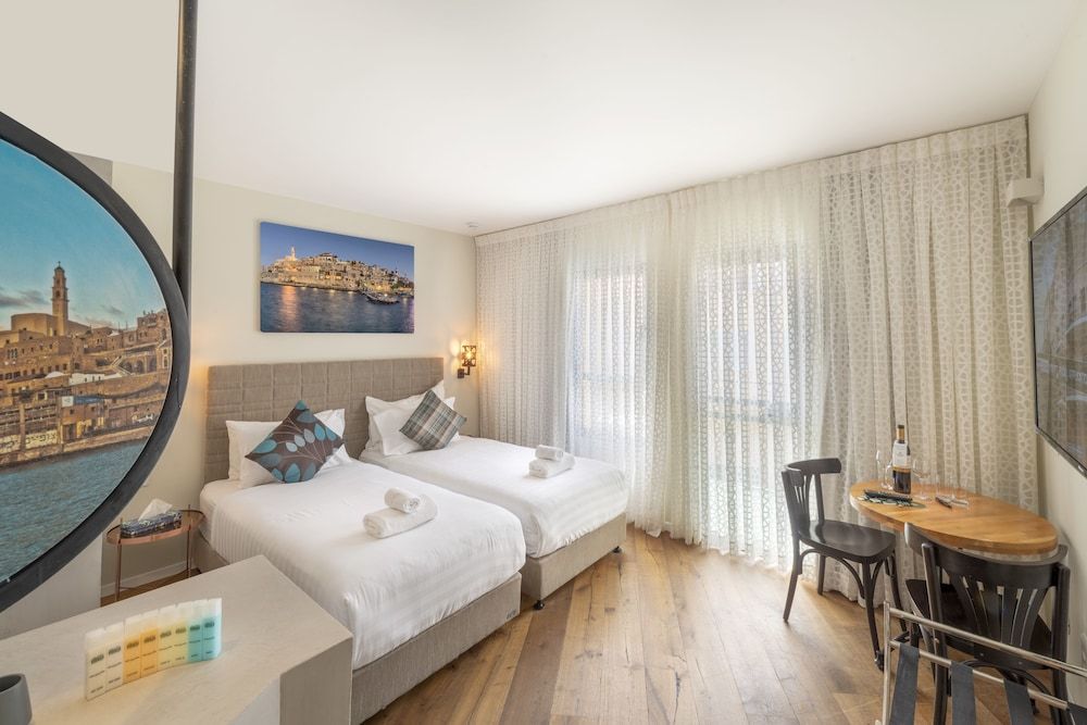 Margosa Hotel Classic Room, Balcony, City View 4