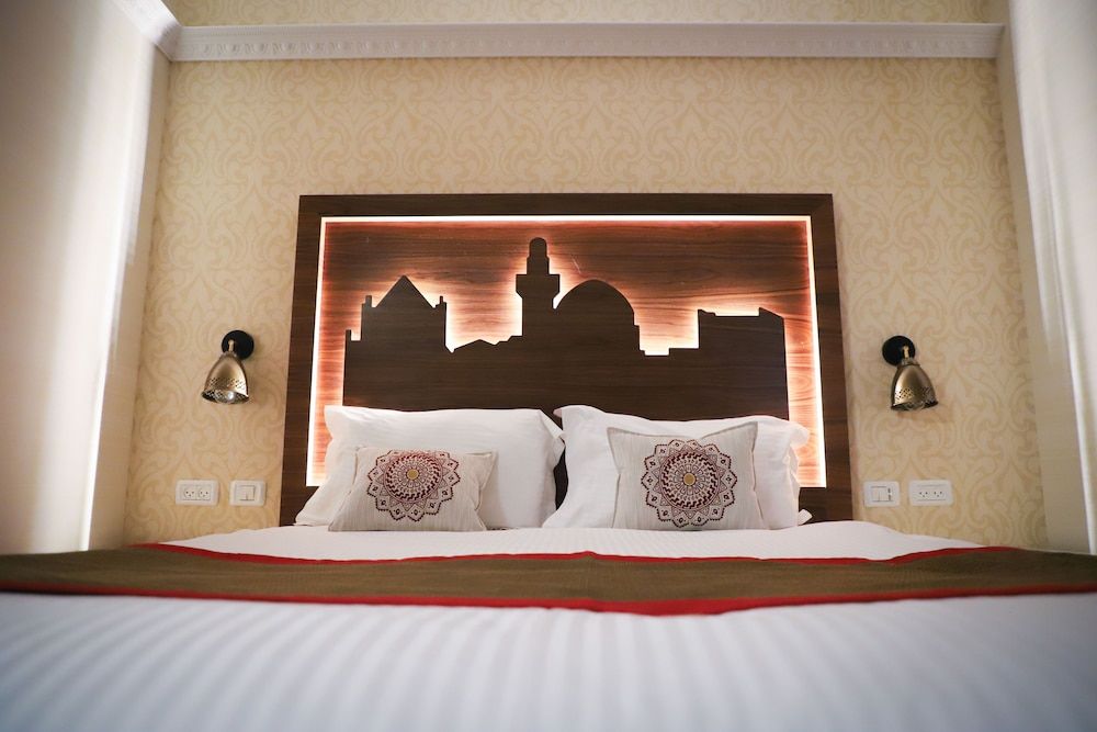 YMCA Three Arches Hotel Deluxe Double Room