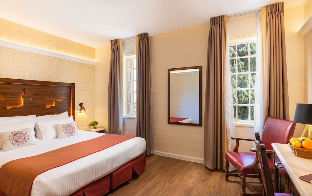 YMCA Three Arches Hotel Deluxe Double Room 2