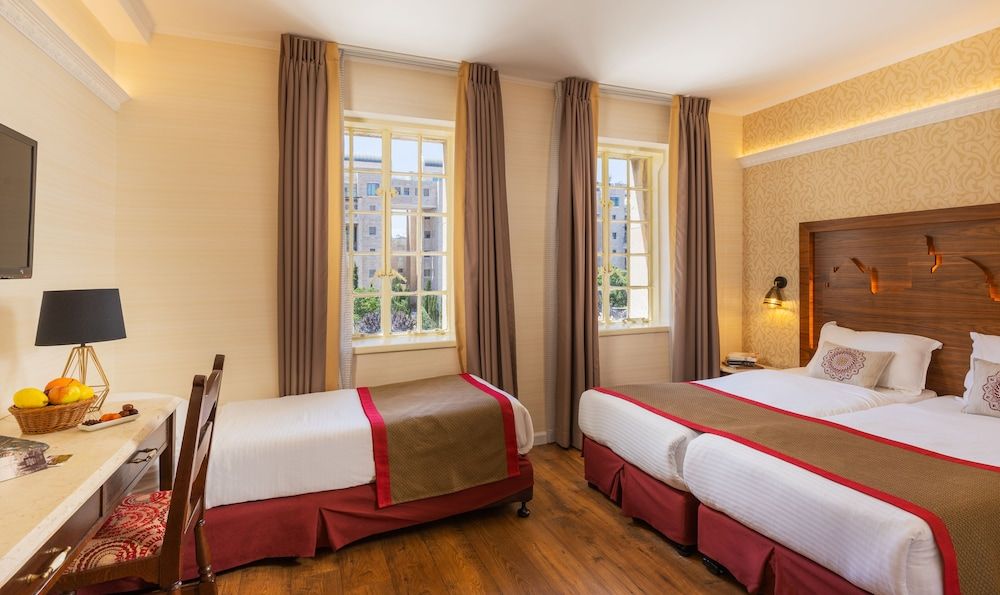 YMCA Three Arches Hotel Deluxe Triple Room 2