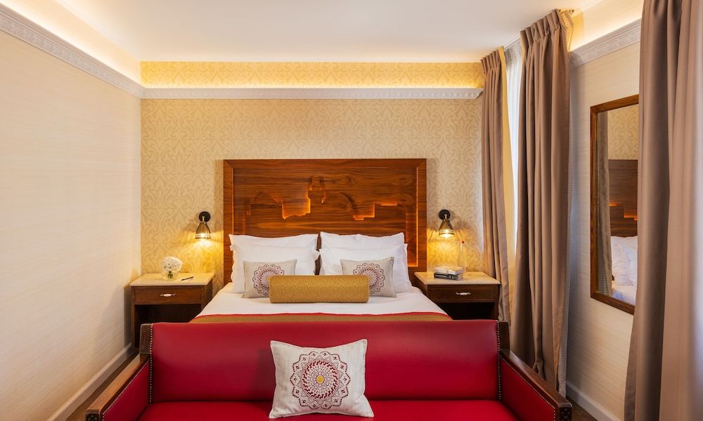 YMCA Three Arches Hotel Deluxe Suite