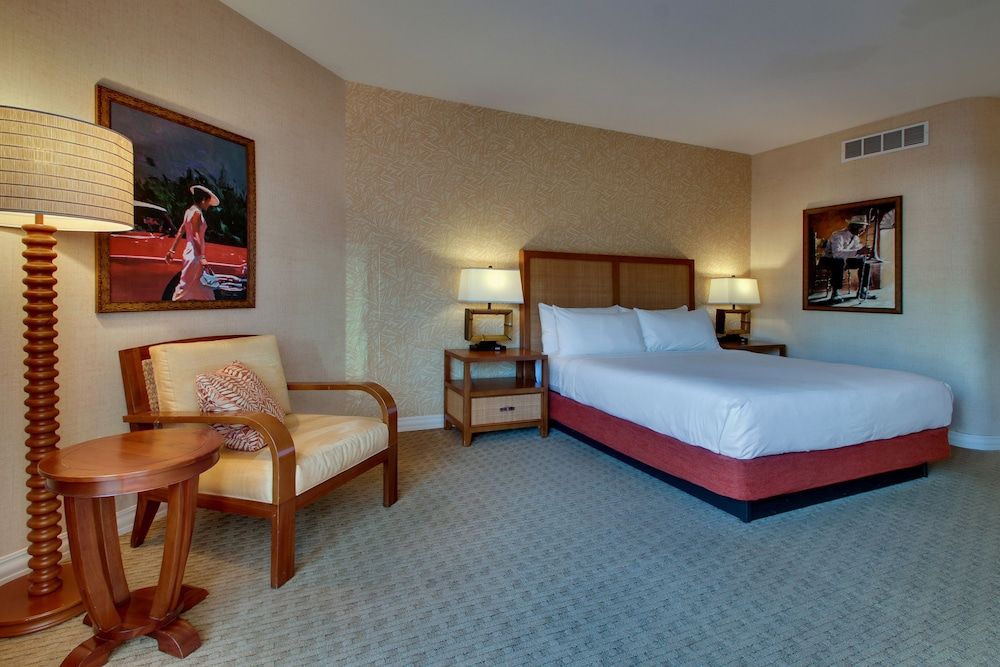 Tropicana Las Vegas - a DoubleTree by Hilton Hotel Room, 1 King Bed, Balcony, Garden View 2