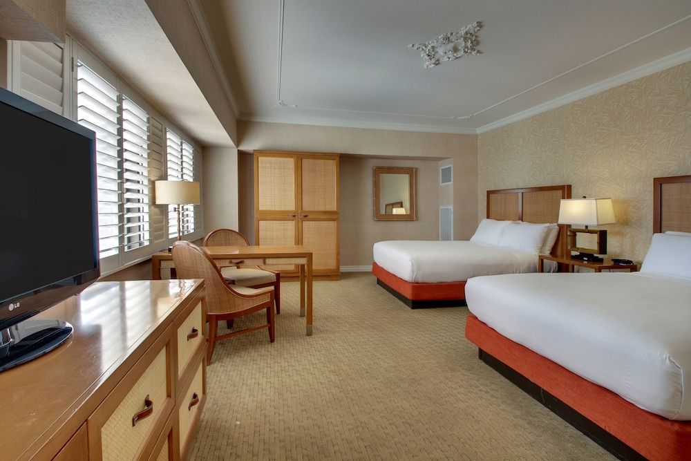 Tropicana Las Vegas - a DoubleTree by Hilton Hotel Deluxe Room, 2 Queen Beds 7