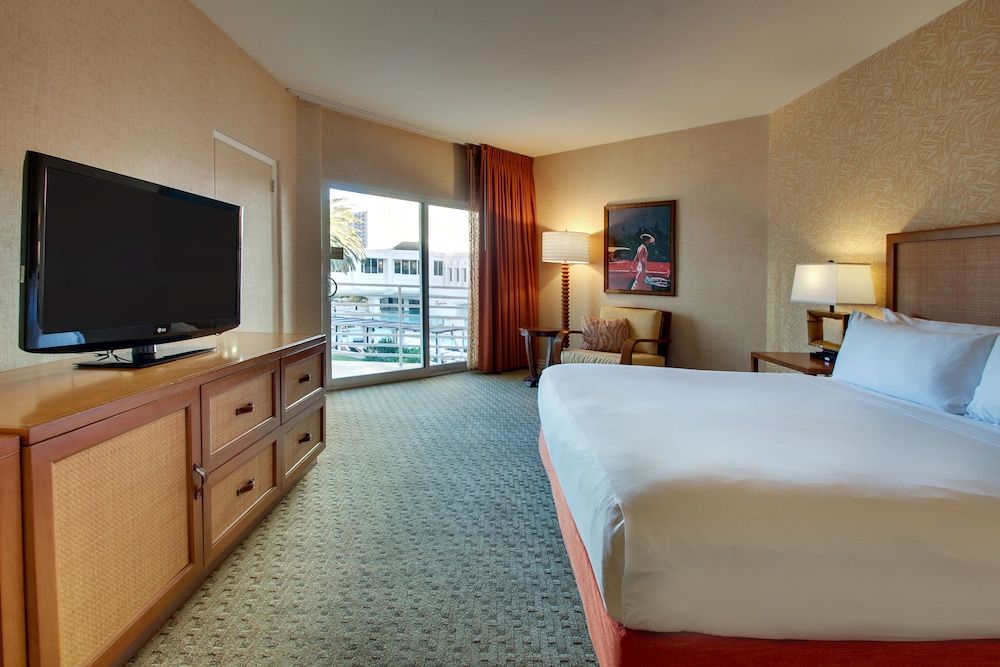 Tropicana Las Vegas - a DoubleTree by Hilton Hotel Room, 1 King Bed, Balcony, Garden View 6