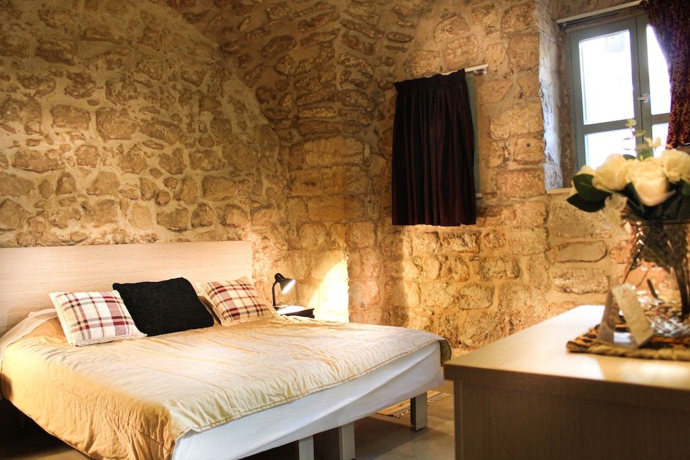 Al Hakim Boutique Hotel Old Town Nazareth Standard Triple Room 10