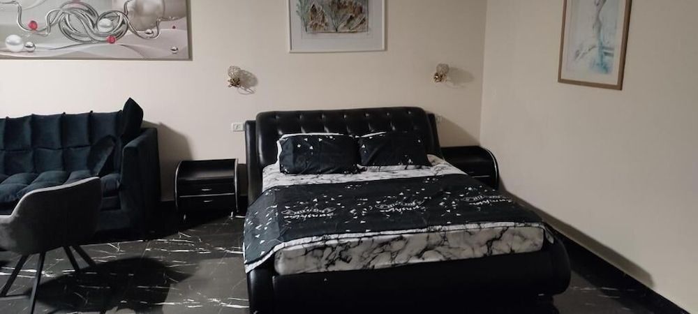 undefined Laguardia Hotel