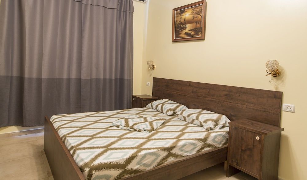 undefined Laguardia Hotel 10