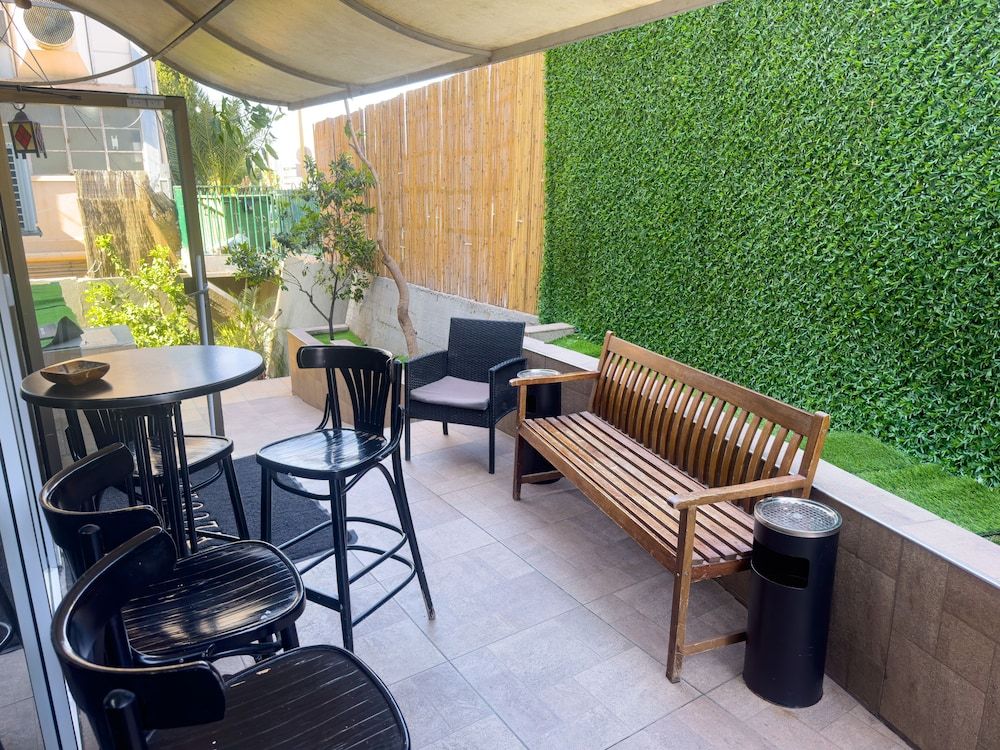 undefined Laguardia Hotel 5