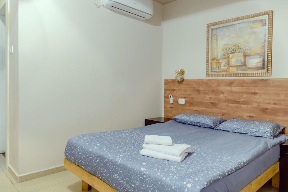 undefined Laguardia Hotel 4