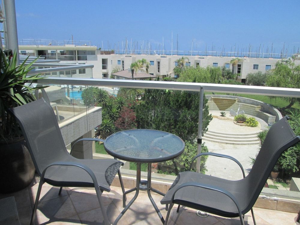 One Bedroom Apartment With Pool View