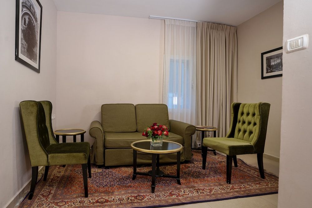 The Sephardic House Family Room, 2 Bedrooms 3
