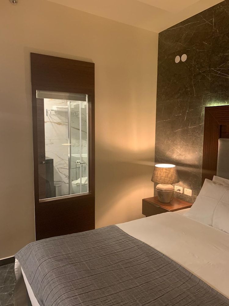 Tabar Hotel Suite, City View 7