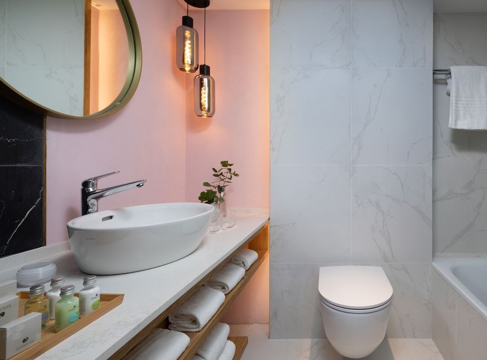 Cassia Hotel Jerusalem Deluxe Room 4