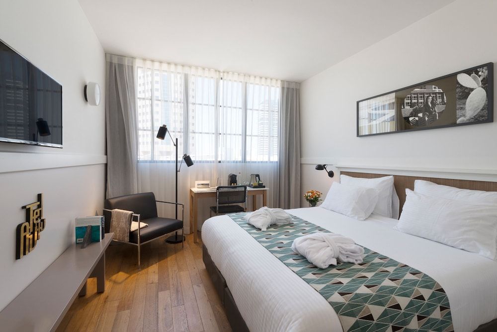 undefined Lily & Bloom Hotel 2