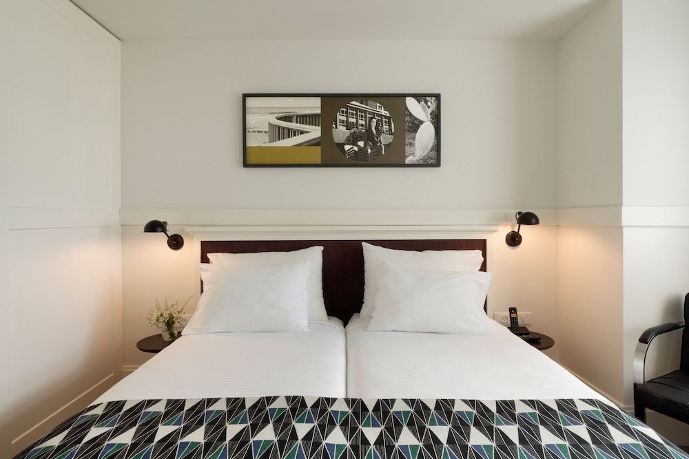 Lily & Bloom Hotel Classic Room 3