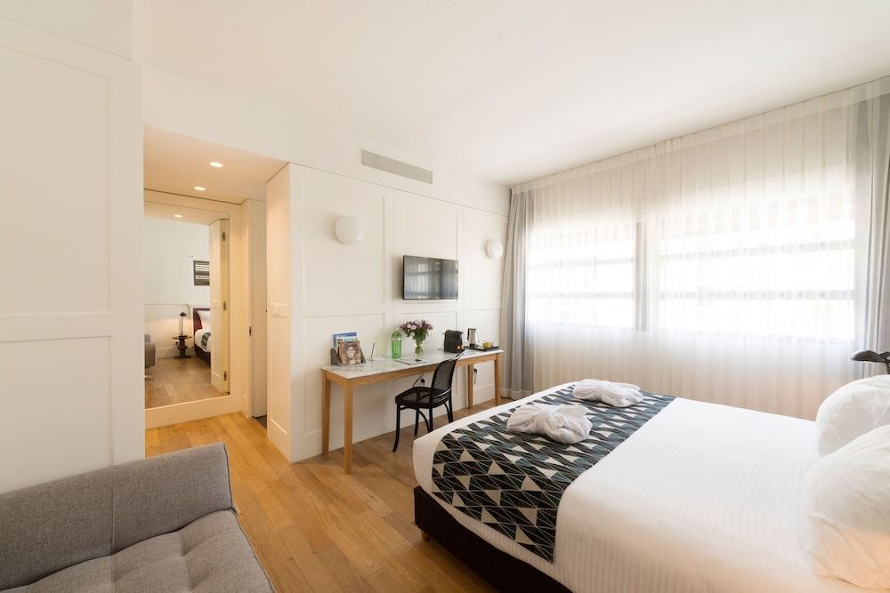 undefined Lily & Bloom Hotel 3