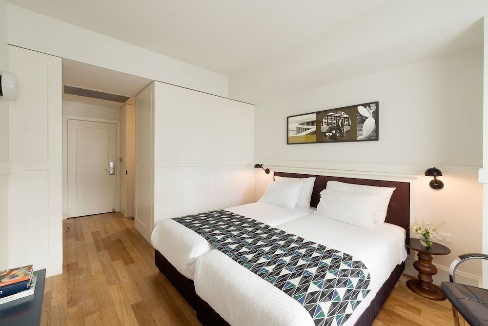 Lily & Bloom Hotel Classic Room 2