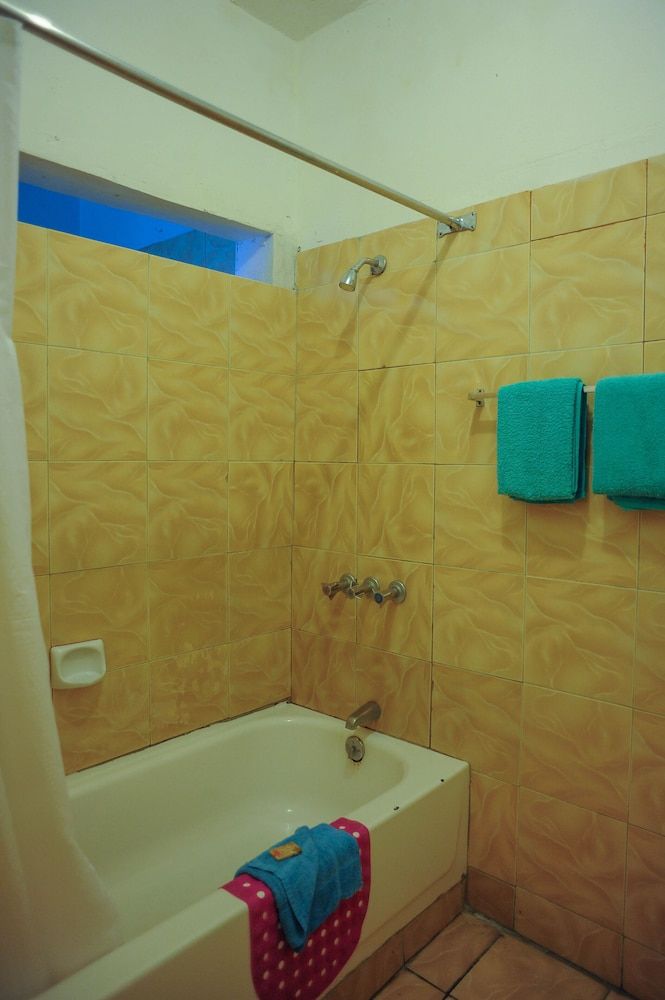 Gloriana Hotel Standard Triple Room, 3 Twin Beds, Patio 6