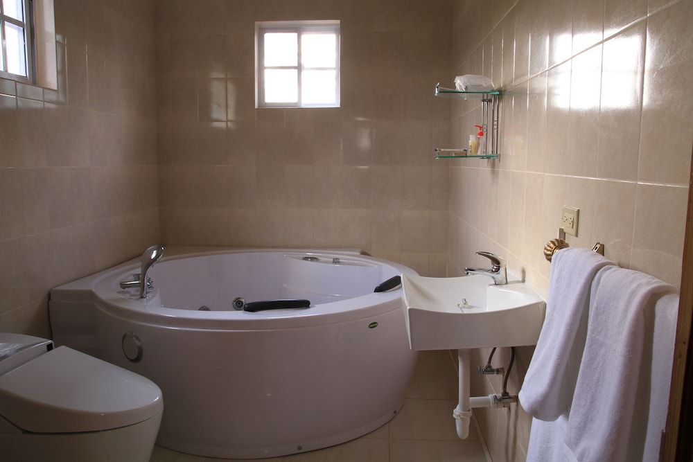 Negril Sky Blue Resorts Deluxe Room, 1 Bedroom, Bathtub 5