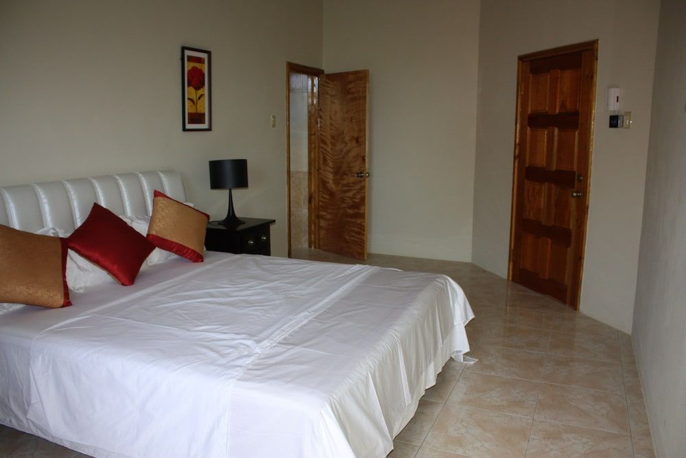 Negril Sky Blue Resorts Deluxe Room, 1 Bedroom, Bathtub 2