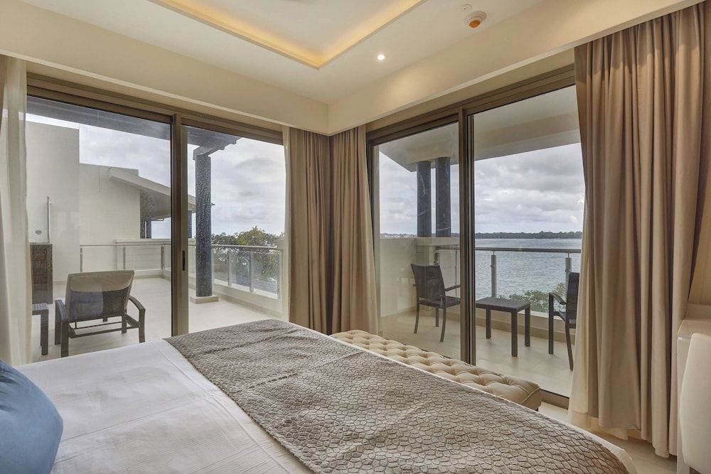 Luxury Penthouse One bedroom suite Ocean view terrace jacuzi Diamond Club