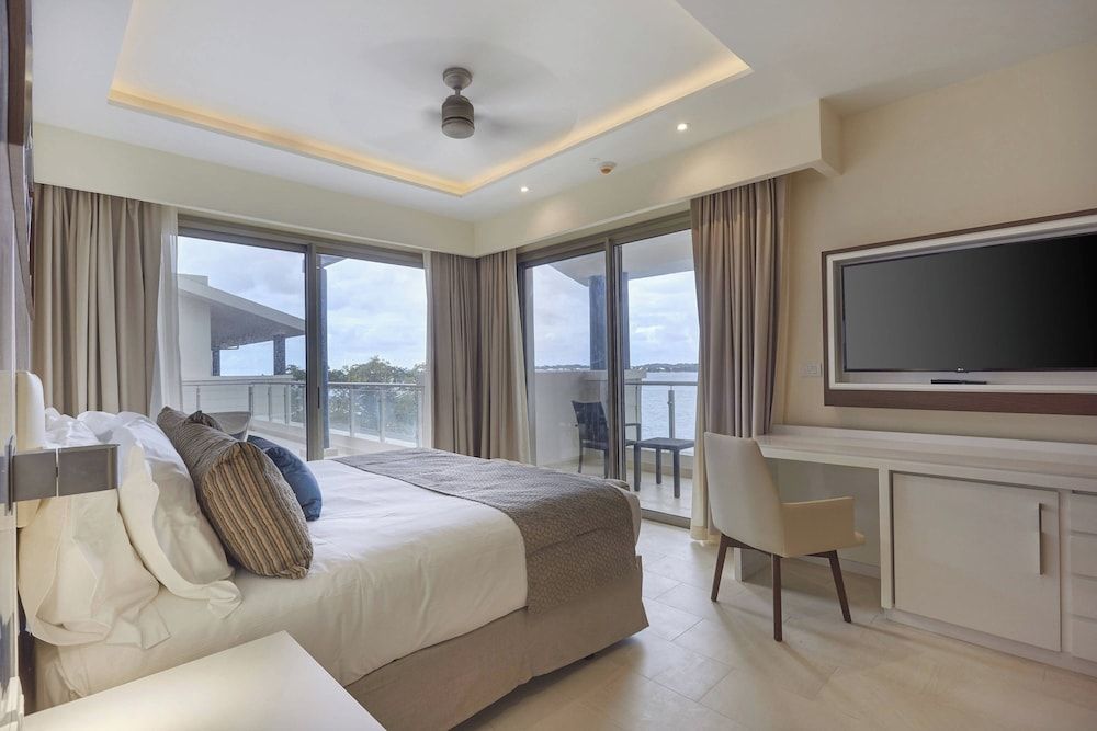 Luxury Penthouse One bedroom suite Ocean view terrace jacuzi Diamond Club