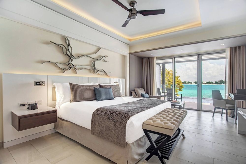 Luxury Presidential one Bedroom swim out Diamond Club