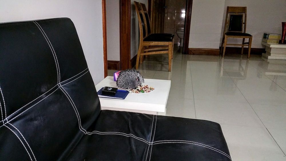 Modern London Decor Guest Apartments Exclusive Apartment, 2 Bedrooms, Pool Access, Mountain View 20