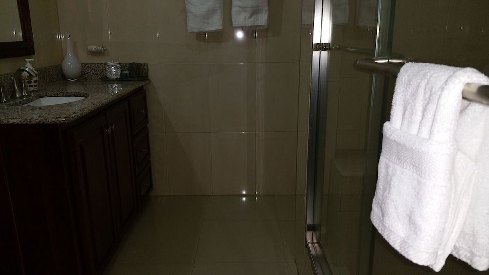 Modern London Decor Guest Apartments Exclusive Apartment, 2 Bedrooms, Pool Access, Mountain View 7