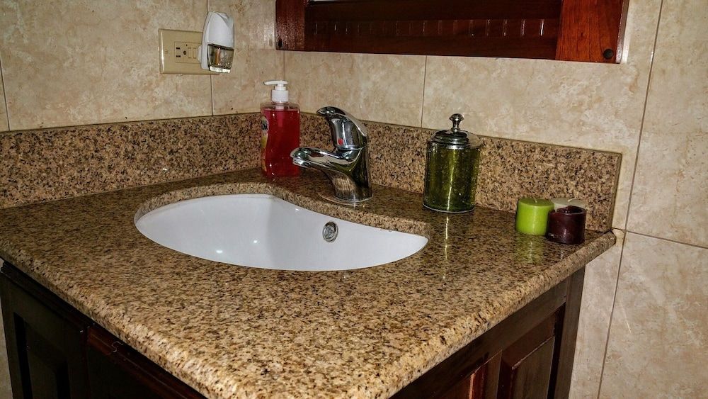 Modern London Decor Guest Apartments Exclusive Apartment, 2 Bedrooms, Pool Access, Mountain View 6