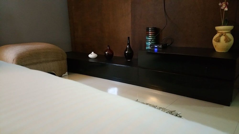 Modern London Decor Guest Apartments Exclusive Apartment, 2 Bedrooms, Pool Access, Mountain View 19