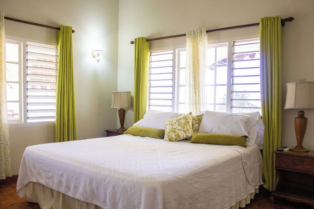 Deluxe Room, Non Smoking, Partial Sea View