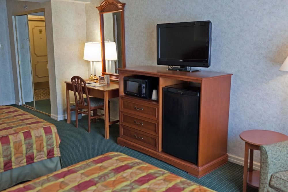 Travel Inn Hotel Standard Double Room, 2 Double Beds 4