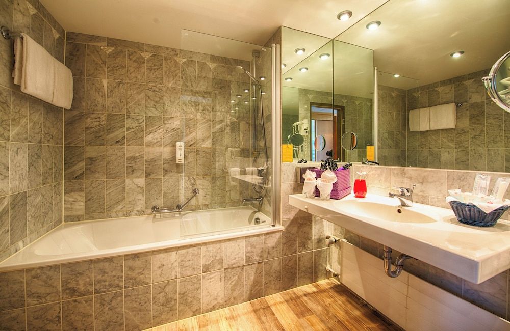 Leonardo Royal Hotel Köln - Am Stadtwald Comfort Room 8