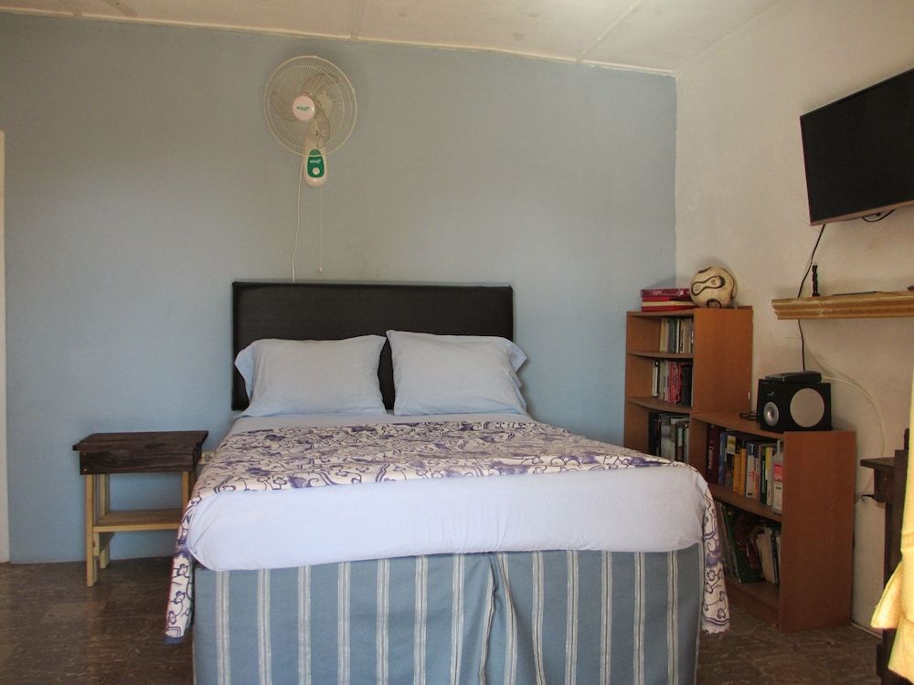 Economy Triple Room, Multiple Beds, Private Bathroom