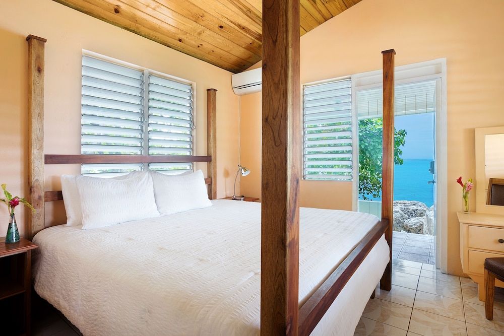 Deluxe Room, 1 King Bed, Patio, Ocean View