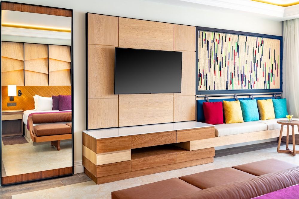 Junior Suite, 1 King Bed, Oceanfront Premium