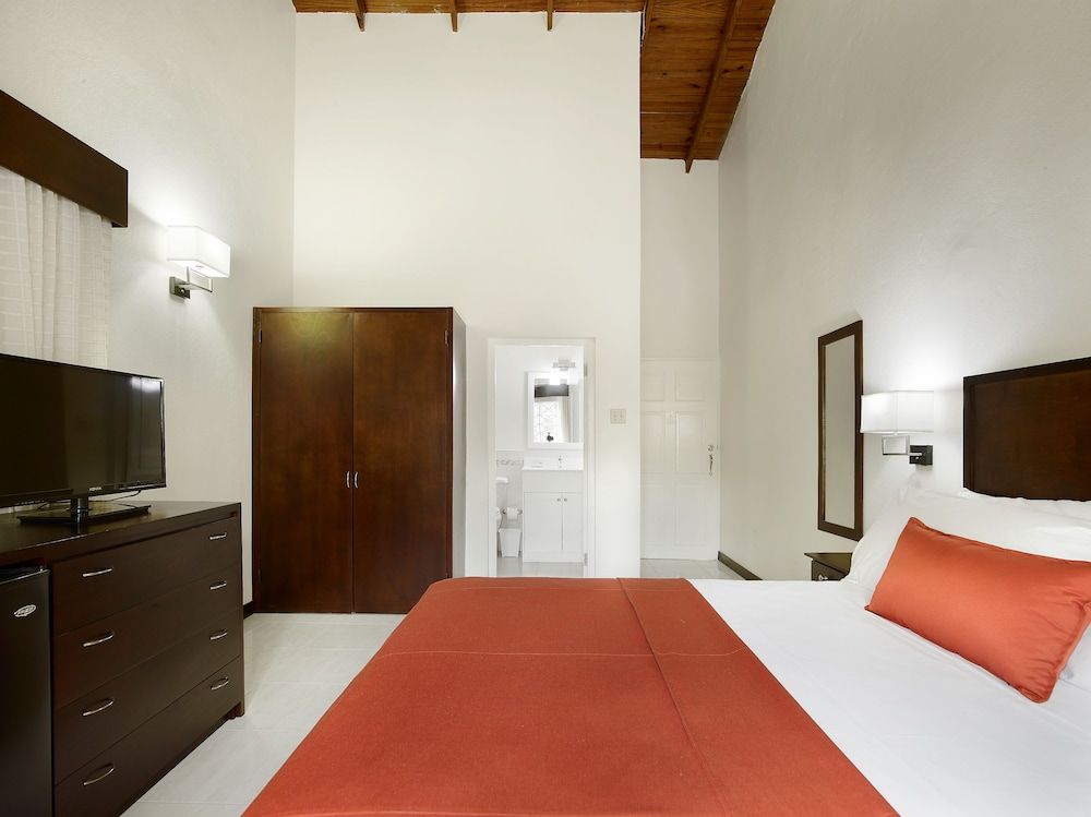 Shirley Retreat Hotel Premium Room, 1 King Bed, Refrigerator 2