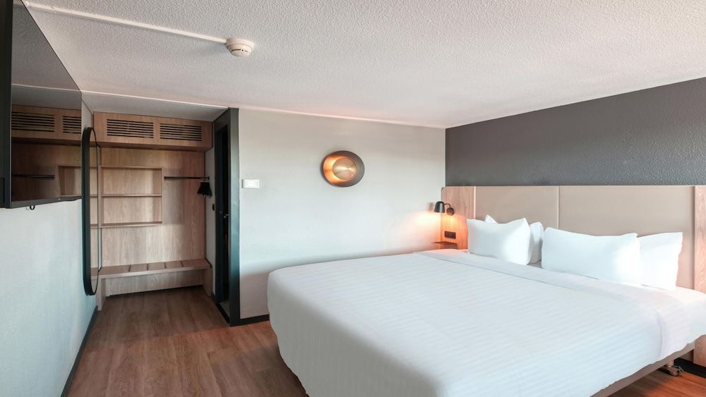 Campanile NATURE - Dreux Superior Room, 1 King Bed 2