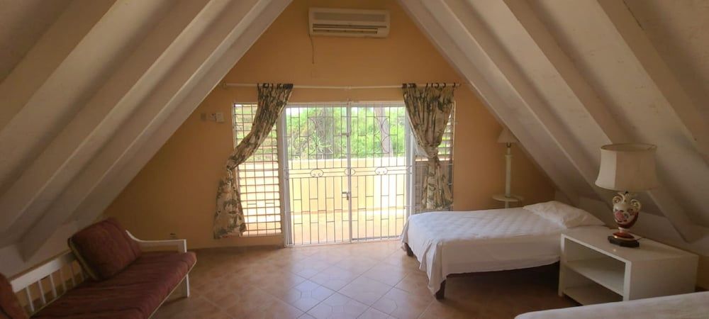 Sunflower Villas Cottage, 3 Bedrooms 3