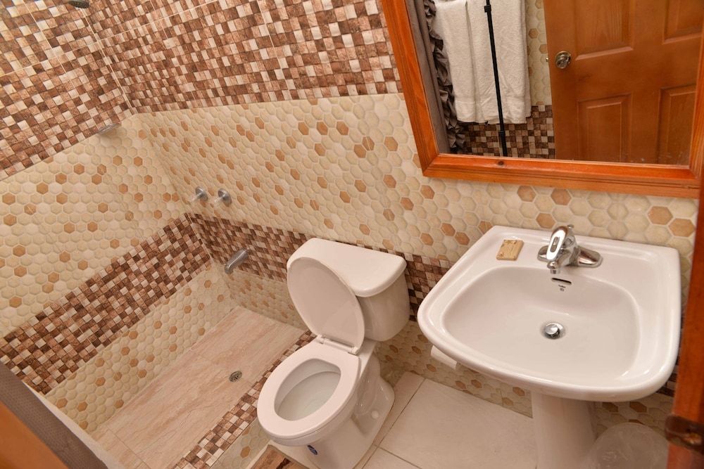 Chateau Margarite Hotel Deluxe Twin Room, 2 Queen Beds, Garden View 8