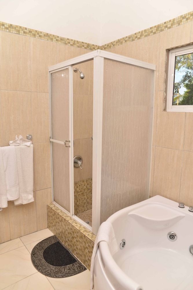 Chateau Margarite Hotel Deluxe Twin Room, 2 Queen Beds, Garden View 7