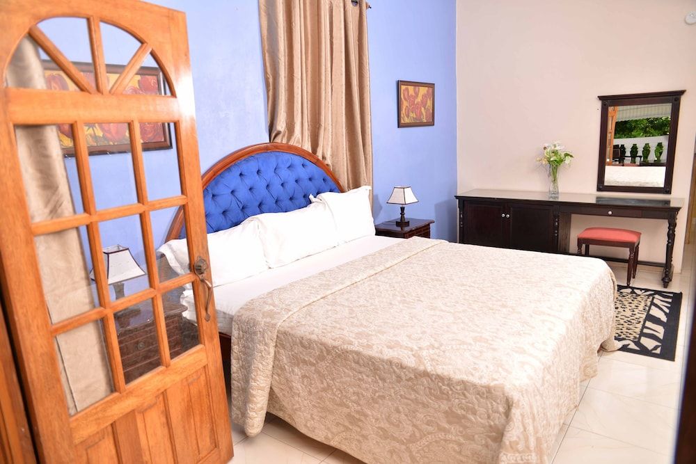 Chateau Margarite Hotel Standard Single Room, 1 King Bed, Ocean View 4