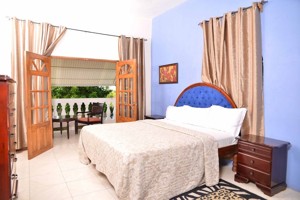 Chateau Margarite Hotel Standard Single Room, 1 King Bed, Ocean View 2